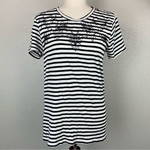 NWT Lucky Brand T-Shirt Size M - Picture 1 of 9